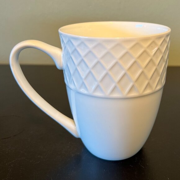 Set of 2 Mikasa TRELLIS Pattern Embossed Lattice  White Bone China Cups / Mugs - Picture 6 of 8